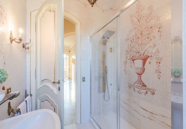 Villa a Monte San quirico - Villa Cesare, a Convenient 4 bedroom Villa with Pool close to Lucca Town Villa a Monte San quirico - Villa Cesare, a Convenient 4 bedroom Villa with Pool close to Lucca Town