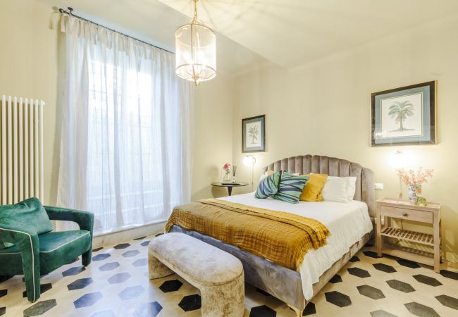 Appartamento a Lucca - Vissi D'Arte, a Luxury Ground Floor Apartment with Private Garden inside the Walls of Lucca Appartamento a Lucca - Vissi D'Arte, a Luxury Ground Floor Apartment with Private Garden inside the Walls of Lucca