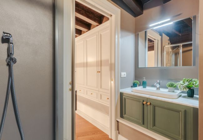 Appartamento a Lucca - Casa Edgar, elegant and classy first floor apartment inside the walls of Lucca Appartamento a Lucca - Casa Edgar, elegant and classy first floor apartment inside the walls of Lucca