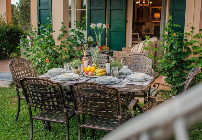 Villa a Monte San quirico - 3 Bedrooms Farmhouse with Shared Pool in the Fattoria Sardi Wine Resort in Lucca Villa a Monte San quirico - 3 Bedrooms Farmhouse with Shared Pool in the Fattoria Sardi Wine Resort in Lucca