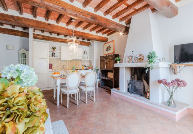 Appartamento a Monte San quirico - Elisa Farmhouse Apartment in Wine Resort in Lucca Appartamento a Monte San quirico - Elisa Farmhouse Apartment in Wine Resort in Lucca