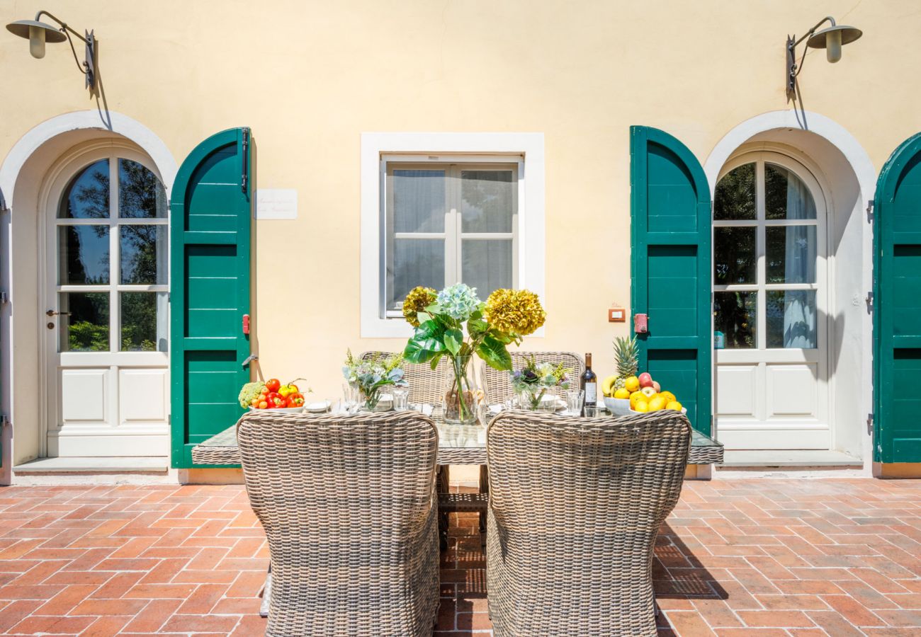 Appartamento a Monte San quirico - Elisa Farmhouse Apartment in Wine Resort in Lucca Appartamento a Monte San quirico - Elisa Farmhouse Apartment in Wine Resort in Lucca