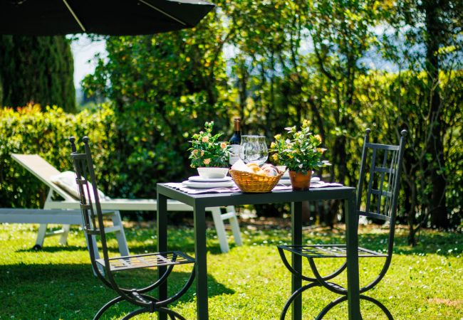 Appartamento a Monte San quirico - Anna Farmhouse Apartment in Wine Resort in Lucca Appartamento a Monte San quirico - Anna Farmhouse Apartment in Wine Resort in Lucca