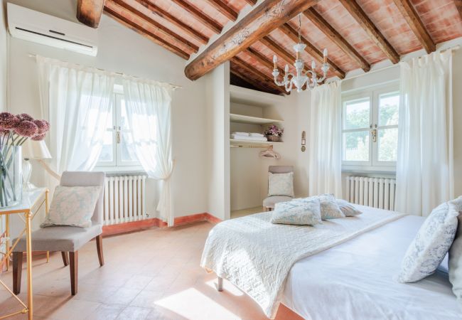 Appartamento a Monte San quirico - Pietro Farmhouse Apartment in Wine Resort in Lucca Appartamento a Monte San quirico - Pietro Farmhouse Apartment in Wine Resort in Lucca