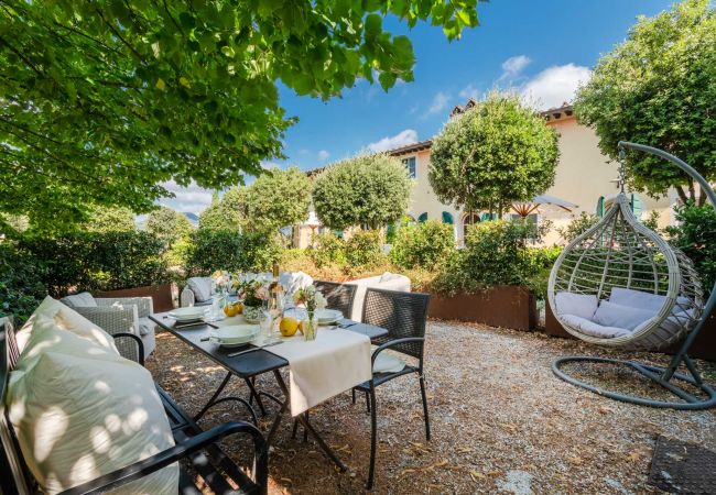 Appartamento a Monte San quirico - Maria Farmhouse Apartment in Wine Resort in Lucca Appartamento a Monte San quirico - Maria Farmhouse Apartment in Wine Resort in Lucca
