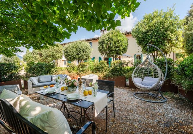 Appartamento a Monte San quirico - Maria Farmhouse Apartment in Wine Resort in Lucca Appartamento a Monte San quirico - Maria Farmhouse Apartment in Wine Resort in Lucca