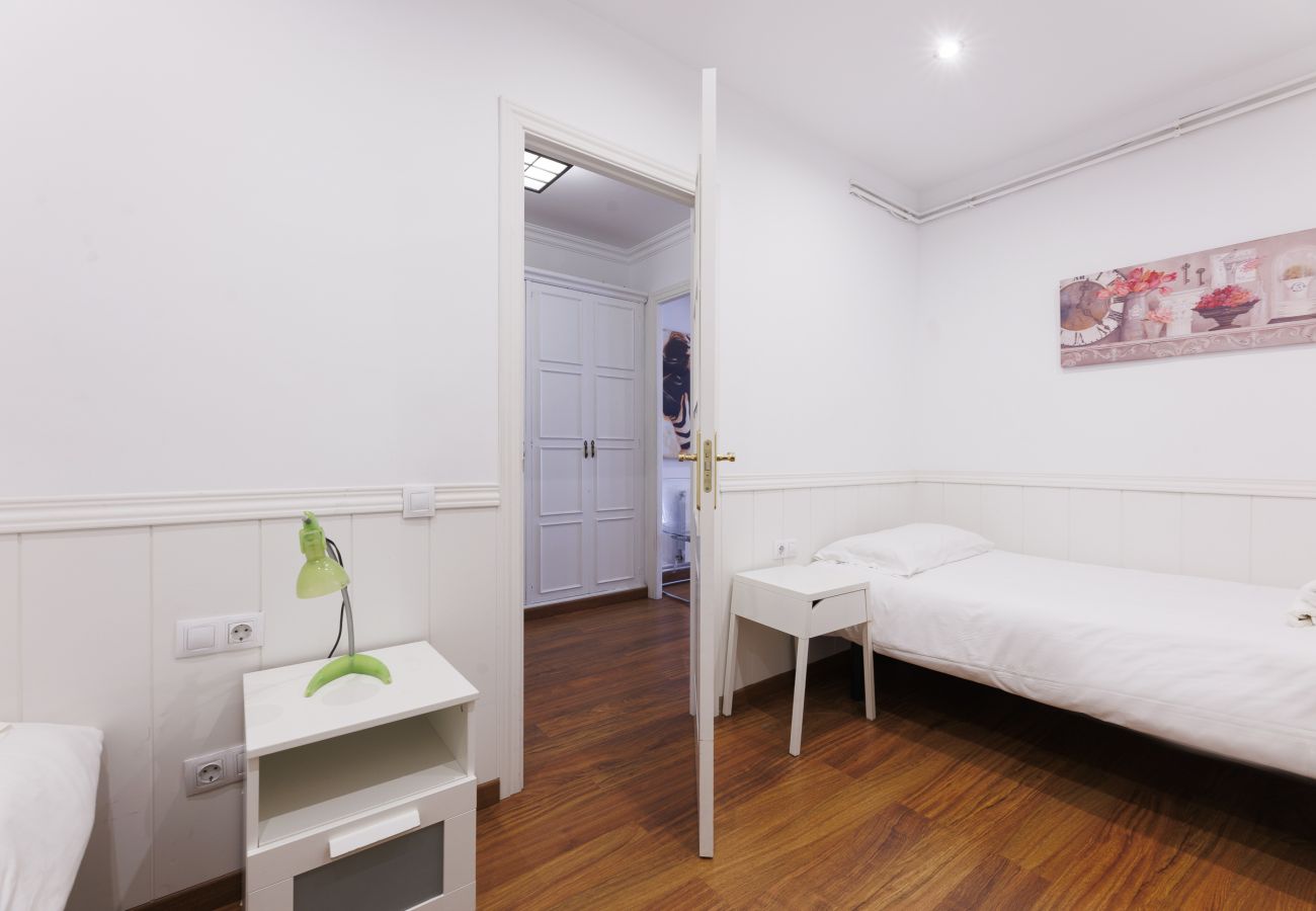 Appartamento a Barcelona - Terraza privada, 3 dormitorios, 2 baños, Barcelona centro Appartamento a Barcelona - Terraza privada, 3 dormitorios, 2 baños, Barcelona centro