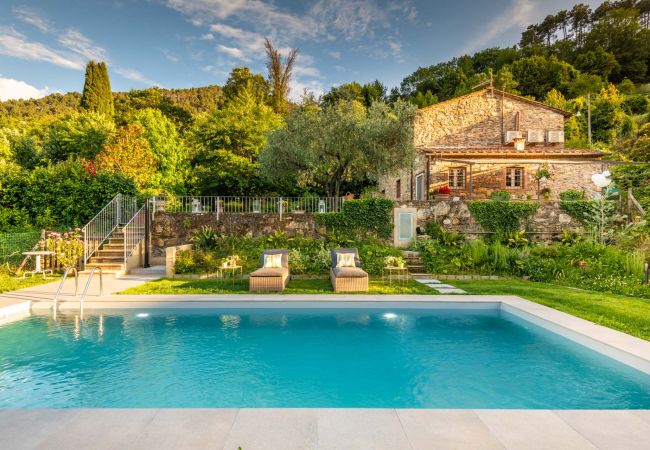 Villa a Capannori - Villa Ester, a Stylish Farmhouse with Pool on the Hills by Lucca