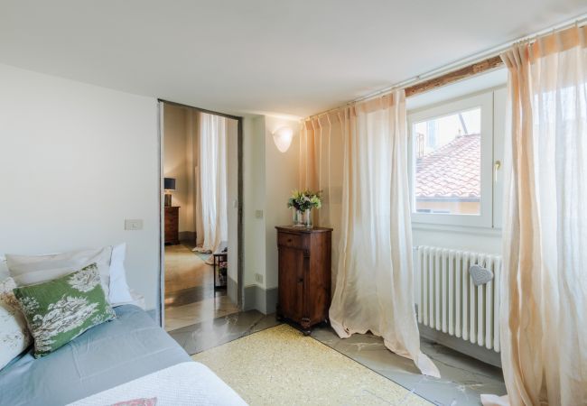 Appartamento a Lucca - Elegant Apartment in a Quiet Street inside the Walls Of Lucca Appartamento a Lucca - Elegant Apartment in a Quiet Street inside the Walls Of Lucca