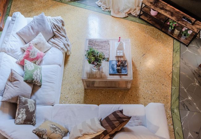 Appartamento a Lucca - Elegant Apartment in a Quiet Street inside the Walls Of Lucca Appartamento a Lucca - Elegant Apartment in a Quiet Street inside the Walls Of Lucca