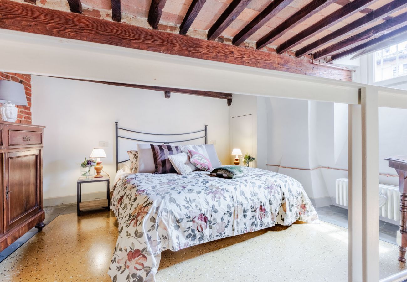 Appartamento a Lucca - Elegant Apartment in a Quiet Street inside the Walls Of Lucca Appartamento a Lucca - Elegant Apartment in a Quiet Street inside the Walls Of Lucca