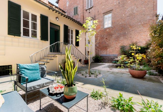 Appartamento a Lucca - The Healing Garden, 4 bedrooms Villa inside the Walls Appartamento a Lucca - The Healing Garden, 4 bedrooms Villa inside the Walls