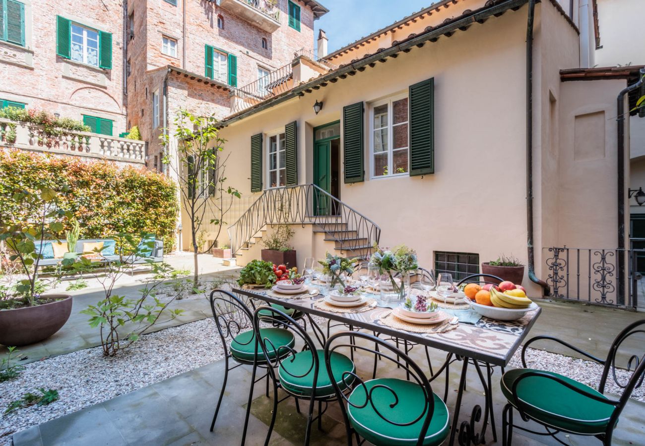 Appartamento a Lucca - The Healing Garden, 4 bedrooms Villa inside the Walls Appartamento a Lucca - The Healing Garden, 4 bedrooms Villa inside the Walls