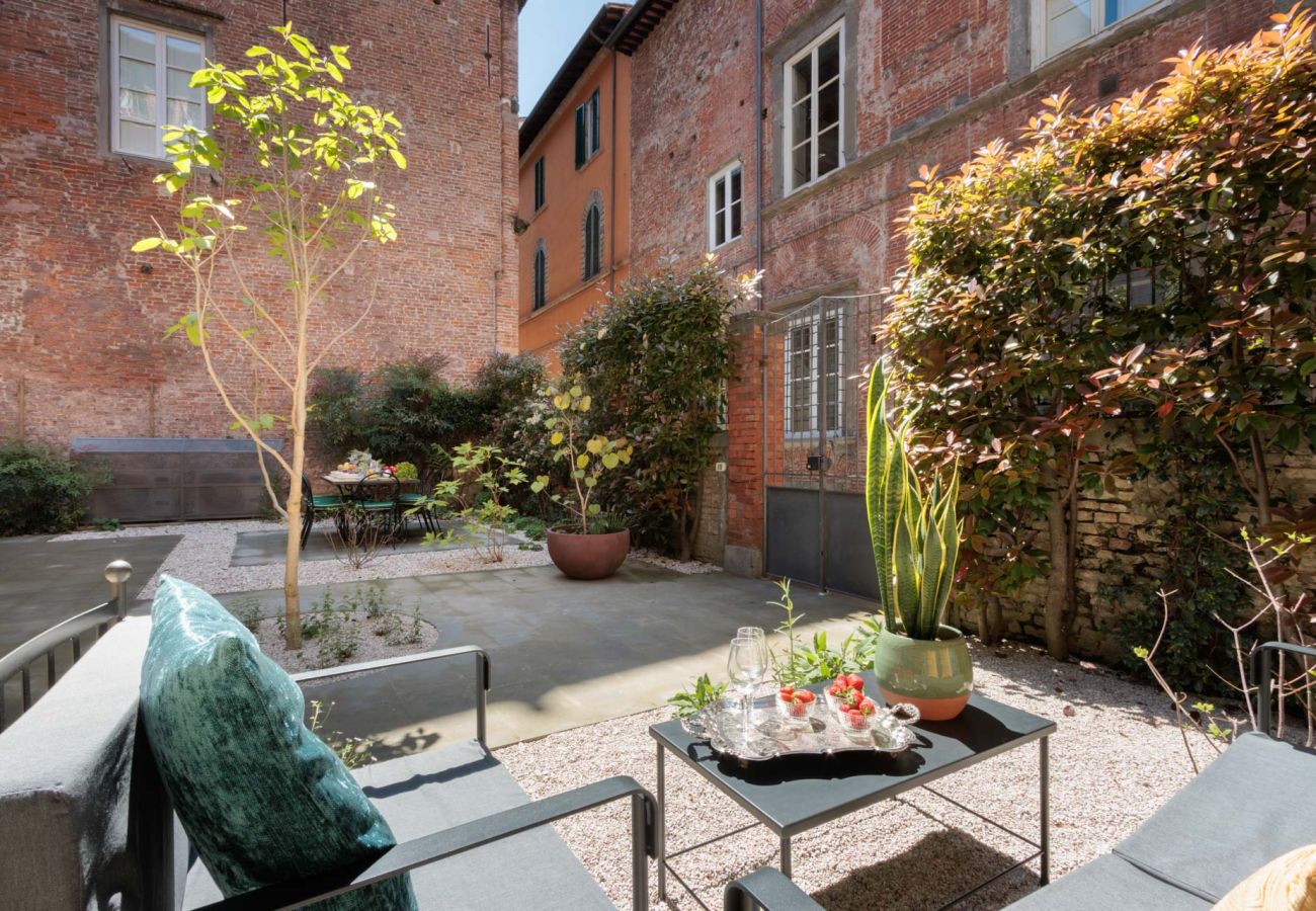 Appartamento a Lucca - The Healing Garden, 4 bedrooms Villa inside the Walls Appartamento a Lucca - The Healing Garden, 4 bedrooms Villa inside the Walls
