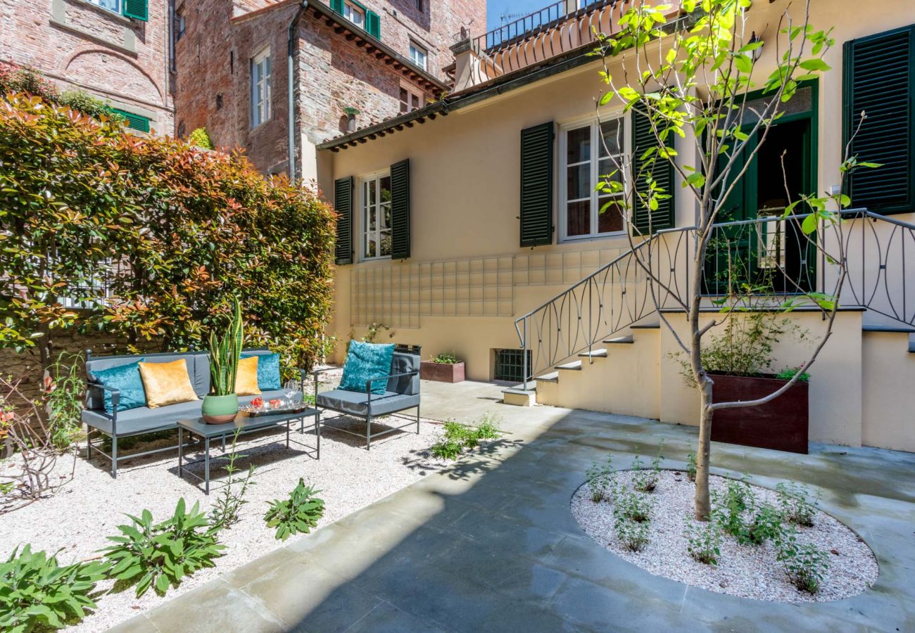 Appartamento a Lucca - The Healing Garden, 4 bedrooms Villa inside the Walls Appartamento a Lucca - The Healing Garden, 4 bedrooms Villa inside the Walls