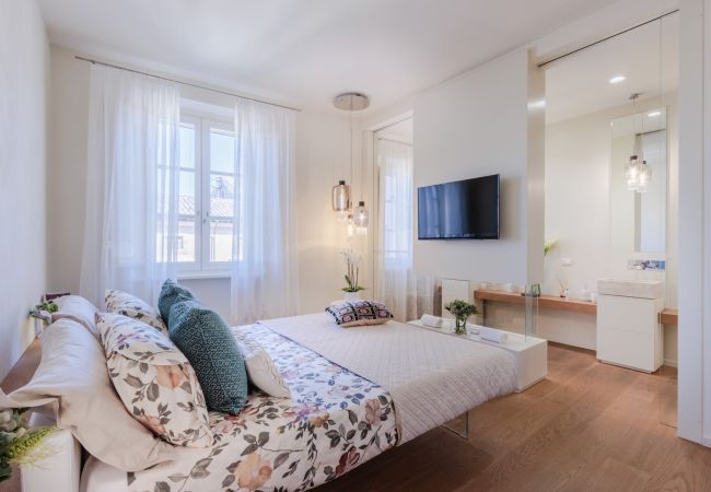 Appartamento a Lucca - Modern 3 Bedrooms Apartment with Elevator Appartamento a Lucca - Modern 3 Bedrooms Apartment with Elevator