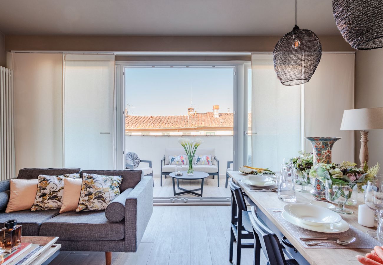 Appartamento a Lucca - Casa Marta, Luxury 2 Bedrooms Apartment with Terrace Inside the Walls of Lucca Appartamento a Lucca - Casa Marta, Luxury 2 Bedrooms Apartment with Terrace Inside the Walls of Lucca