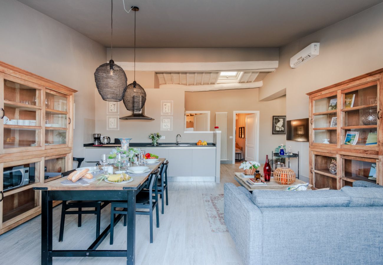Appartamento a Lucca - Casa Marta, Luxury 2 Bedrooms Apartment with Terrace Inside the Walls of Lucca Appartamento a Lucca - Casa Marta, Luxury 2 Bedrooms Apartment with Terrace Inside the Walls of Lucca