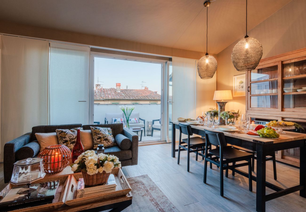 Appartamento a Lucca - Casa Marta, Luxury 2 Bedrooms Apartment with Terrace Inside the Walls of Lucca Appartamento a Lucca - Casa Marta, Luxury 2 Bedrooms Apartment with Terrace Inside the Walls of Lucca