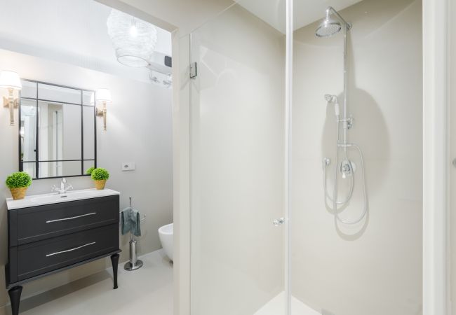 Appartamento a Lucca - A private outdoor, 2 Bedrooms and a Pool inside Lucca Appartamento a Lucca - A private outdoor, 2 Bedrooms and a Pool inside Lucca