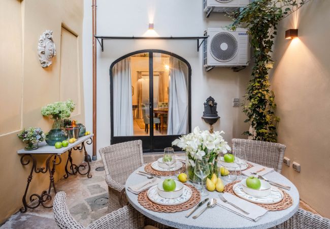 Appartamento a Lucca - A private outdoor, 2 Bedrooms and a Pool inside Lucca Appartamento a Lucca - A private outdoor, 2 Bedrooms and a Pool inside Lucca