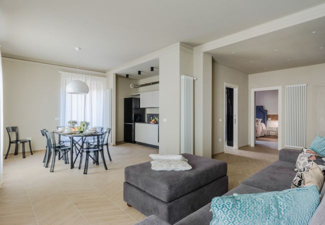 Appartamento a Lucca - Luxury Modern Apartment with Elevator and Balcony inside the Walls of Lucca Appartamento a Lucca - Luxury Modern Apartment with Elevator and Balcony inside the Walls of Lucca