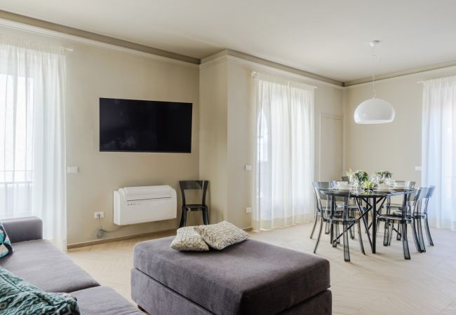 Appartamento a Lucca - Luxury Modern Apartment with Elevator and Balcony inside the Walls of Lucca Appartamento a Lucca - Luxury Modern Apartment with Elevator and Balcony inside the Walls of Lucca