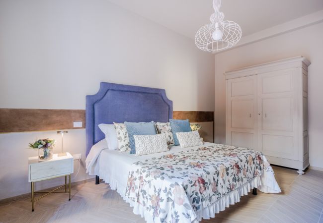 Appartamento a Lucca - Luxury Modern Apartment with Elevator and Balcony inside the Walls of Lucca Appartamento a Lucca - Luxury Modern Apartment with Elevator and Balcony inside the Walls of Lucca