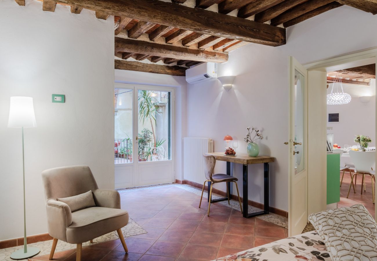 Appartamento a Lucca - Casa Al Dipinto, an Apartment with Garden Appartamento a Lucca - Casa Al Dipinto, an Apartment with Garden