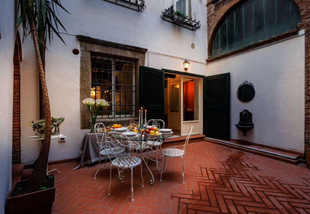 Appartamento a Lucca - Casa Al Dipinto, an Apartment with Garden Appartamento a Lucca - Casa Al Dipinto, an Apartment with Garden
