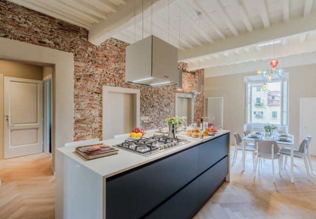Appartamento a Lucca - Casa Pino 2 bedrooms 2 bathrooms contemporary apartment facing Piazza Anfiteatro Appartamento a Lucca - Casa Pino 2 bedrooms 2 bathrooms contemporary apartment facing Piazza Anfiteatro