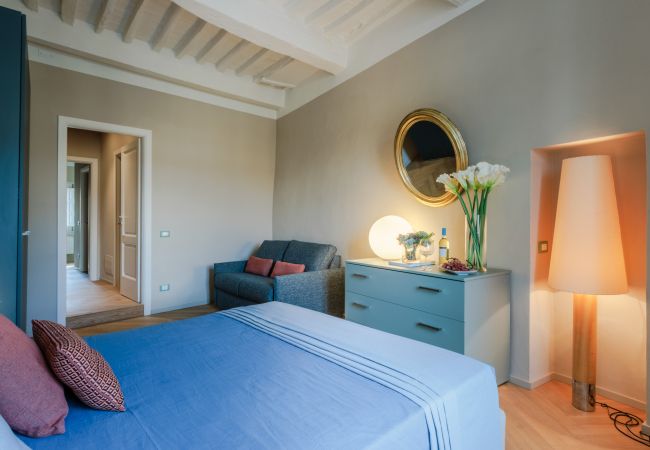 Appartamento a Lucca - Casa Pino 2 bedrooms 2 bathrooms contemporary apartment facing Piazza Anfiteatro Appartamento a Lucca - Casa Pino 2 bedrooms 2 bathrooms contemporary apartment facing Piazza Anfiteatro