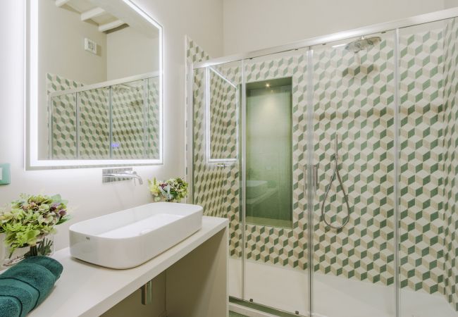 Appartamento a Lucca - Casa Pino 2 bedrooms 2 bathrooms contemporary apartment facing Piazza Anfiteatro Appartamento a Lucca - Casa Pino 2 bedrooms 2 bathrooms contemporary apartment facing Piazza Anfiteatro