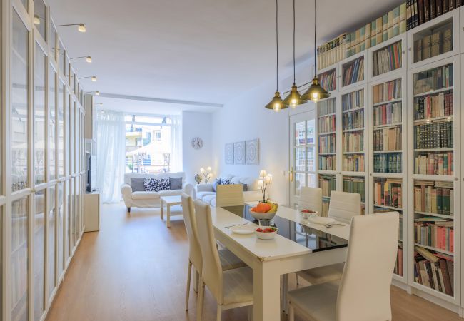  a Barcelona - Piso con terraza privada, 3 dormitorios, Eixample