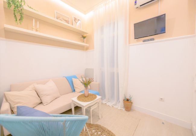  a Madrid - Atractivo apartamento de un dormitorio con patio interior junto al Intercambiador de Avenida América CTG83