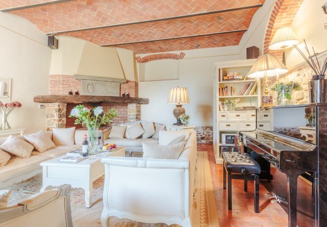 Villa a Pieve a Nievole - Elevate Your Escape: Discover Timeless Charm in a Majestic Retreat Amid Lucca and Florence Villa a Pieve a Nievole - Elevate Your Escape: Discover Timeless Charm in a Majestic Retreat Amid Lucca and Florence