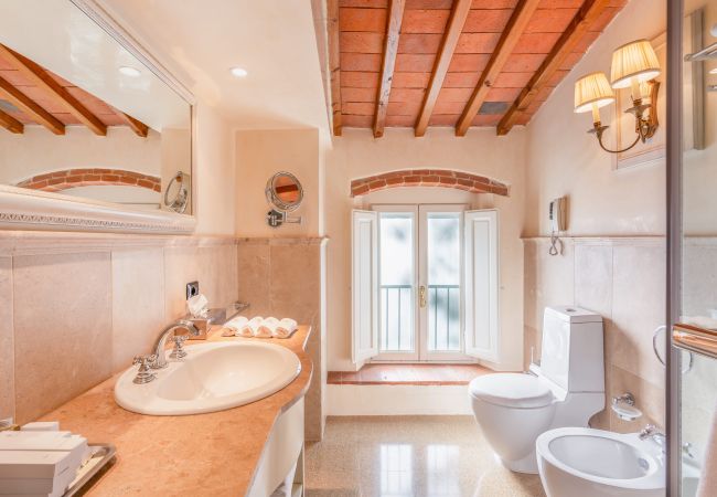 Villa a Pieve a Nievole - Elevate Your Escape: Discover Timeless Charm in a Majestic Retreat Amid Lucca and Florence Villa a Pieve a Nievole - Elevate Your Escape: Discover Timeless Charm in a Majestic Retreat Amid Lucca and Florence