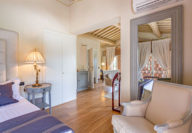 Villa a Pieve a Nievole - Elevate Your Escape: Discover Timeless Charm in a Majestic Retreat Amid Lucca and Florence Villa a Pieve a Nievole - Elevate Your Escape: Discover Timeless Charm in a Majestic Retreat Amid Lucca and Florence