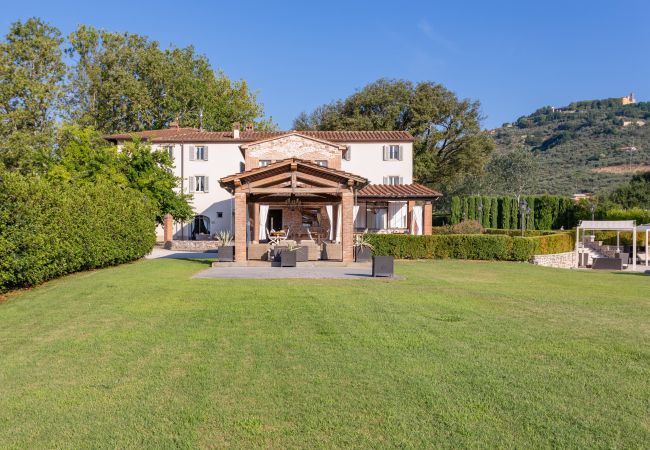 Villa a Pieve a Nievole - Elevate Your Escape: Discover Timeless Charm in a Majestic Retreat Amid Lucca and Florence Villa a Pieve a Nievole - Elevate Your Escape: Discover Timeless Charm in a Majestic Retreat Amid Lucca and Florence