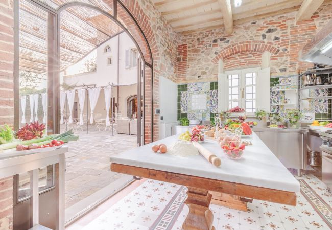 Villa a Pieve a Nievole - Elevate Your Escape: Discover Timeless Charm in a Majestic Retreat Amid Lucca and Florence Villa a Pieve a Nievole - Elevate Your Escape: Discover Timeless Charm in a Majestic Retreat Amid Lucca and Florence