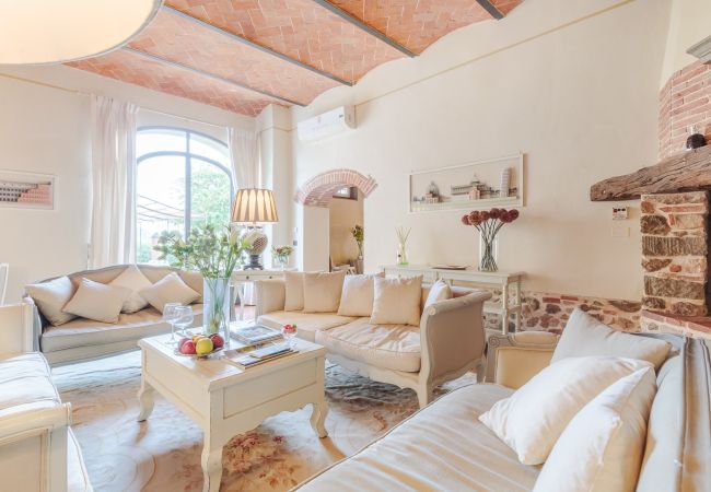Villa a Pieve a Nievole - Elevate Your Escape: Discover Timeless Charm in a Majestic Retreat Amid Lucca and Florence Villa a Pieve a Nievole - Elevate Your Escape: Discover Timeless Charm in a Majestic Retreat Amid Lucca and Florence