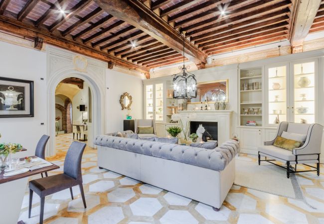 Appartamento a Lucca - The Lucca Heritage Retreat, a Spacious Home with Outdoor inside the Walls of Lucca Appartamento a Lucca - The Lucca Heritage Retreat, a Spacious Home with Outdoor inside the Walls of Lucca