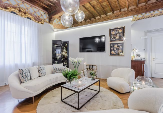 Appartamento a Lucca - The Lucca Heritage Retreat, a Spacious Home with Outdoor inside the Walls of Lucca Appartamento a Lucca - The Lucca Heritage Retreat, a Spacious Home with Outdoor inside the Walls of Lucca