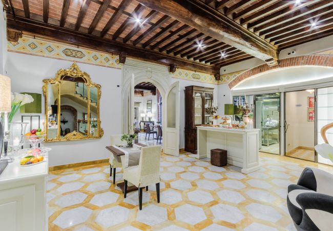 Appartamento a Lucca - The Lucca Heritage Retreat, a Spacious Home with Outdoor inside the Walls of Lucca Appartamento a Lucca - The Lucca Heritage Retreat, a Spacious Home with Outdoor inside the Walls of Lucca