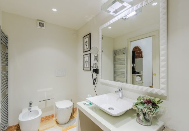 Appartamento a Lucca - The Lucca Heritage Retreat, a Spacious Home with Outdoor inside the Walls of Lucca Appartamento a Lucca - The Lucca Heritage Retreat, a Spacious Home with Outdoor inside the Walls of Lucca