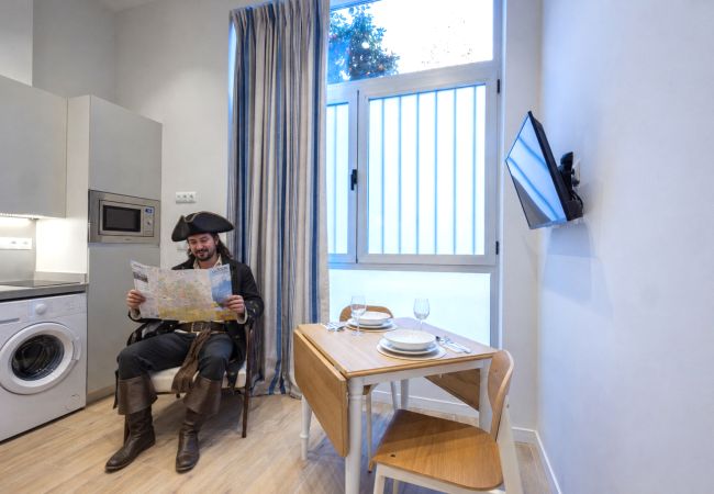Appartamento a Valencia - The Pirate Studio II | 2 Guests | AC WiFi | 15 min Oceanografic