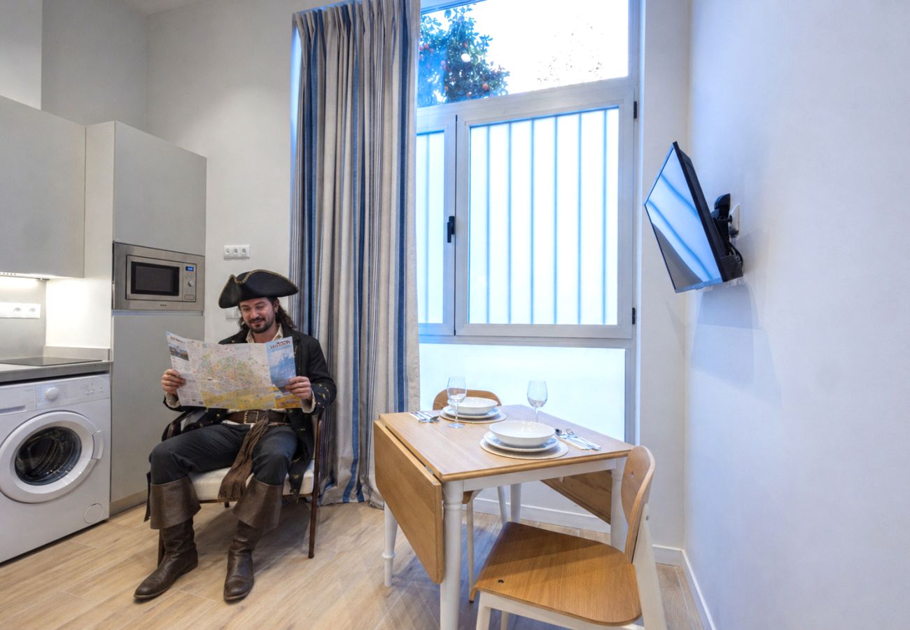 Appartamento a Valencia / València - The Pirate Studio II | 2 Guests | AC WiFi | 15 min Oceanografic