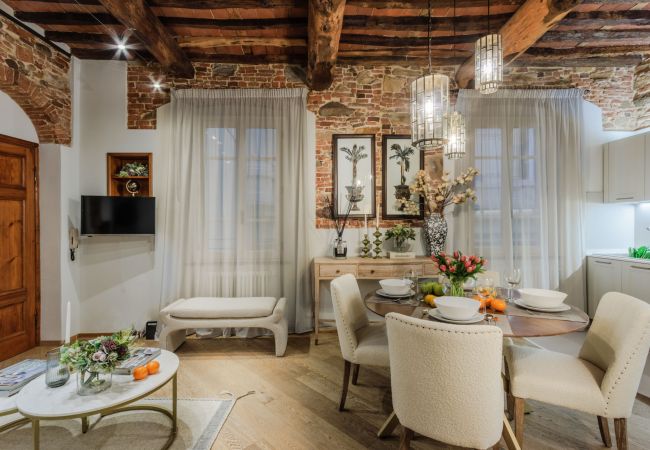 Appartamento a Lucca - Convenient First Floor 2 Bedrooms Apartment With WiFi  Appartamento a Lucca - Convenient First Floor 2 Bedrooms Apartment With WiFi