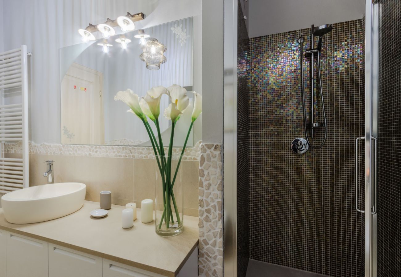 Appartamento a Lucca - Convenient First Floor 2 Bedrooms Apartment With WiFi  Appartamento a Lucca - Convenient First Floor 2 Bedrooms Apartment With WiFi