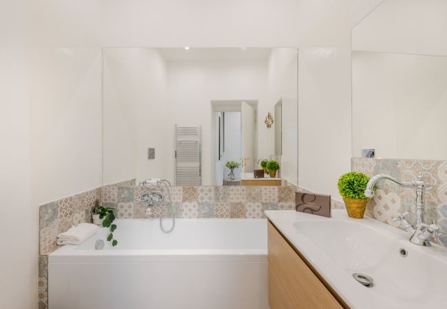 Appartamento a Lucca - Casa Daria, Modern 4 Bedrooms Apartment inside the Walls of Lucca Appartamento a Lucca - Casa Daria, Modern 4 Bedrooms Apartment inside the Walls of Lucca